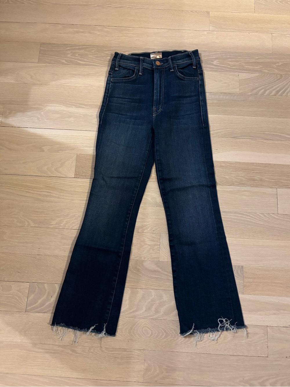 MOTHER “The Hustler Ankle Fray” Jeans